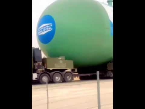 شاهد أكبر خزان غاز مسال في العالم صنعته شركة سعودية تم نقله من الدمام إلى الرياض