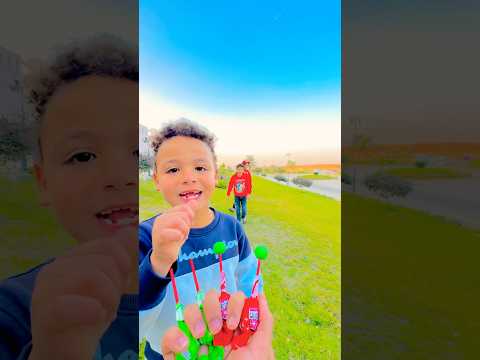 الأطفال أكلو كل اللولي بوب اللذيذ