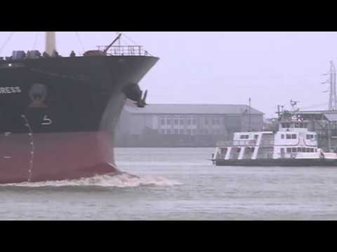 crescent-port-river-pilots-nagivate-the-rising-mississippi-river