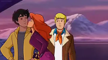 Scooby Doo and the Curse of the 13th Ghost: Daphne kiss Flim-Flam