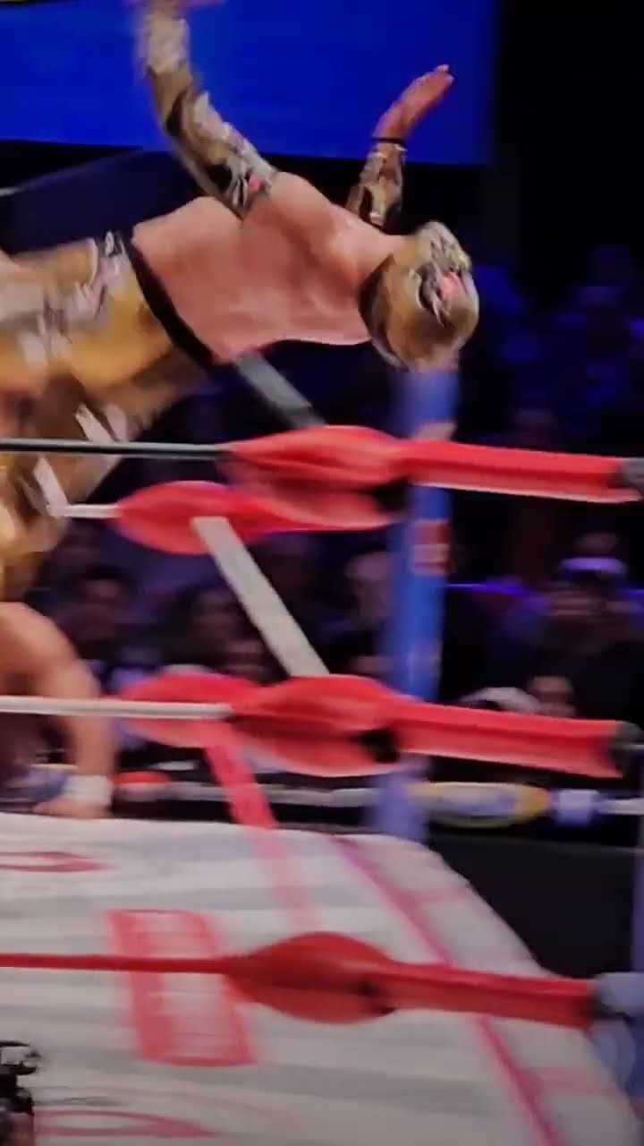 Vuelo de Místico y Máscara Dorada en la Arena México