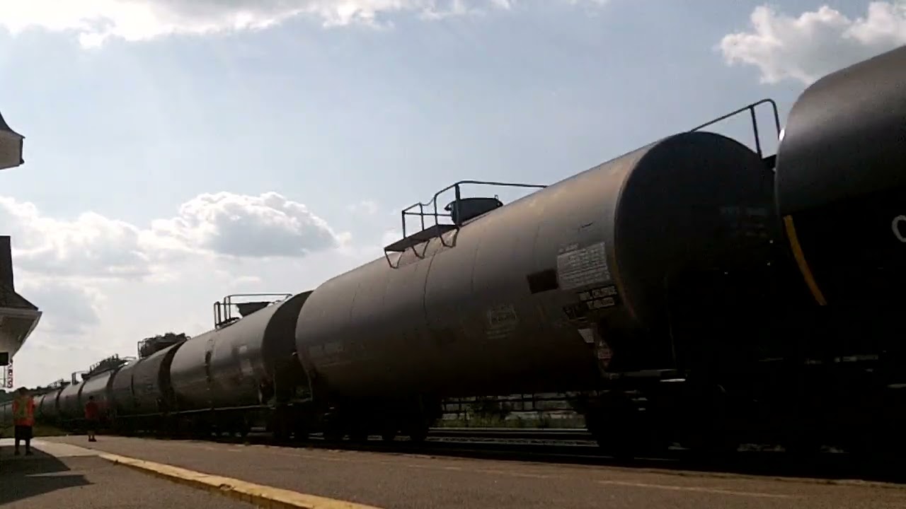 CN 422 w/ CN Engines 3192, 3225 (CN100) & 3275 lead this long 686 axle, EB Mixed/Intermodal/Autorack