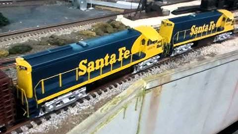 2-rail Atlas Cars being backed into siding by Scale-Wheeled MTH U25B