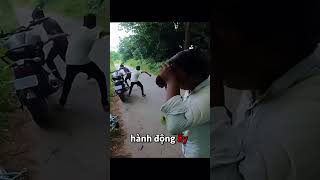 “Chiếc bẫy giữa đường: Lũ trẻ liều lĩnh dàn cảnh lừa biker và cái kết khi bị dọa gọi phụ huynh!”