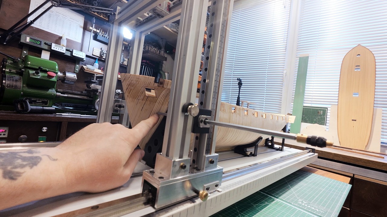 Установил корпус на стапель | Разметка под обшивку подводной части корпуса | Практическая работа 9