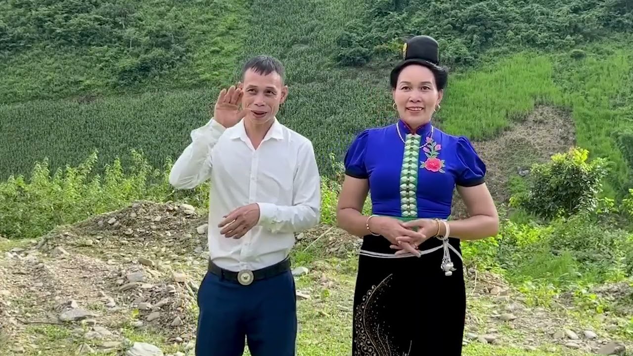 Quàng Sương Quyết Tâm Hát Thắng Hoàng Nhung Không Lùi Bước  - Hát Thái Hoàng Nhung, Quàng Sương