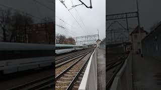 Husarz EU44-007 z IC Odra do Berlina wlatuje na pełnej do stacji Zielona Góra Główna