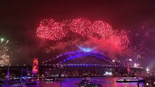 Sydney NYE 2019/2020 Midnight Fireworks (with soundtrack) screenshot 5