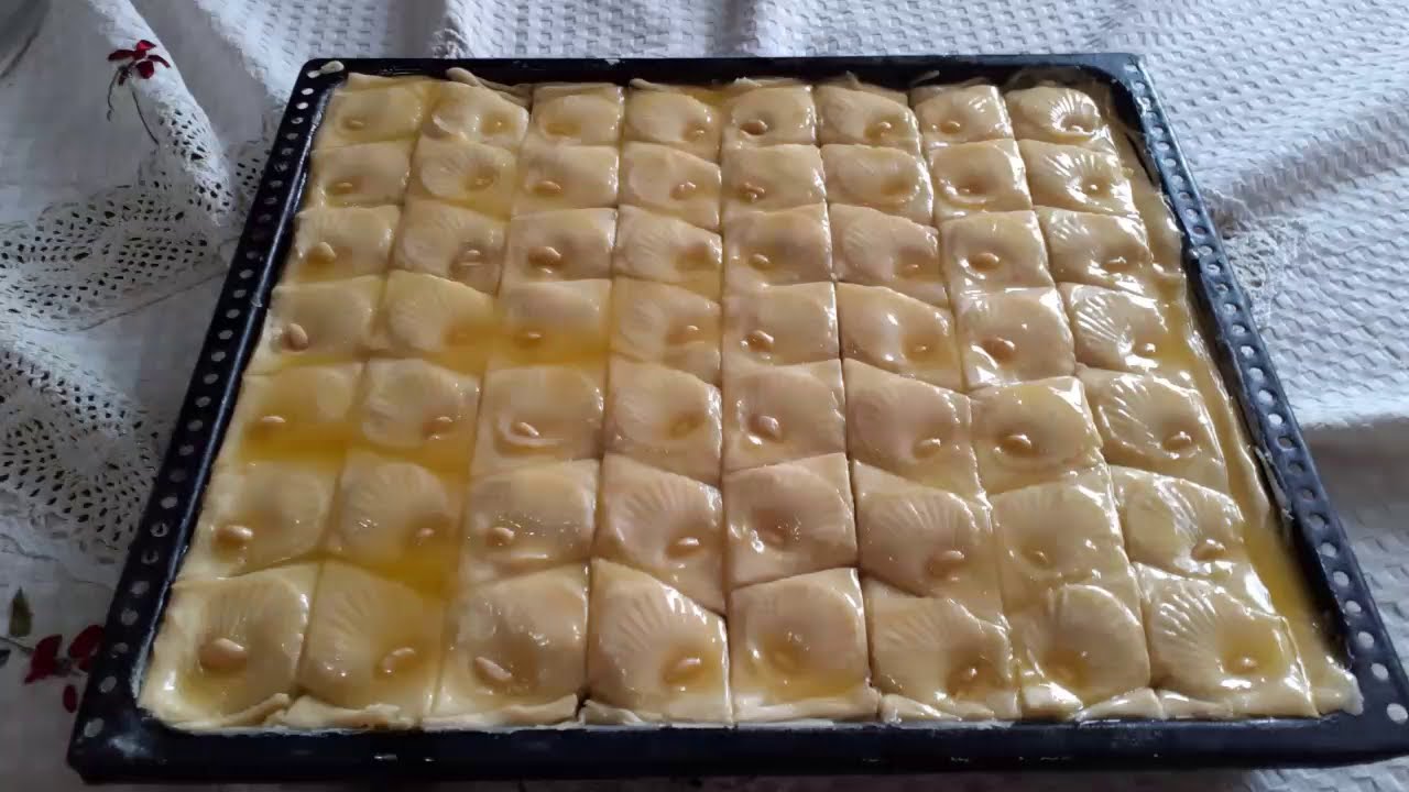 كيفاش تحضري سنيوة  بقلاوة فأقل من ساعة و كيفية تقطيعها