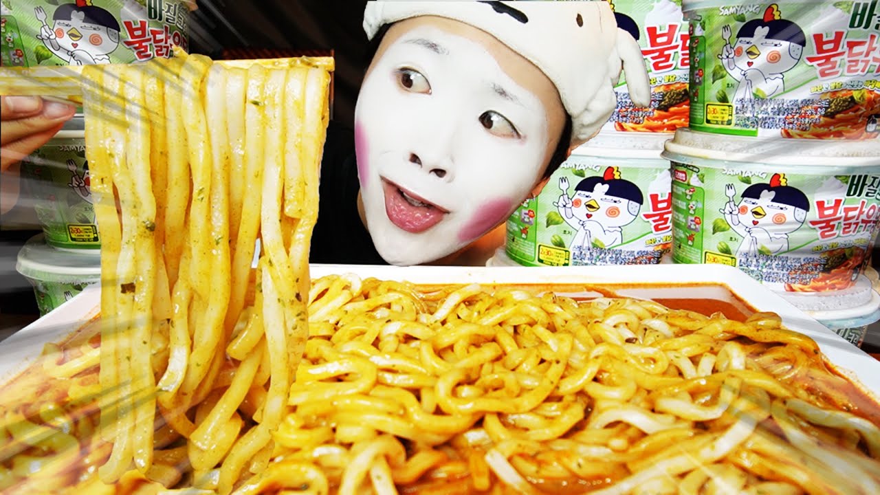 Buldak udon?! I could easily eat four servings! - YouTube