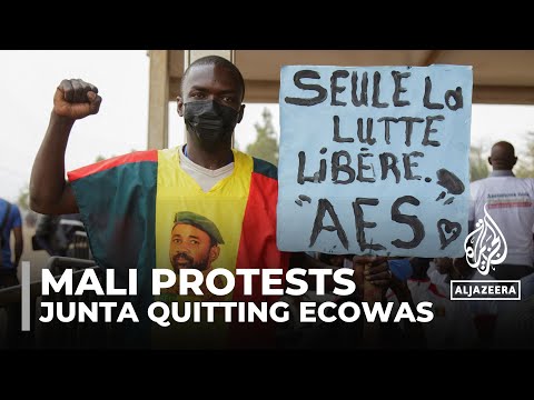 Mali protests: Rally supporting junta's decision to quit ECOWAS