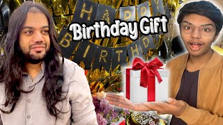 Ducky Bhai Ko Birthday Gift Me Wig Dedi 😂 | Gifts Dekh Kar Gussa Hogaya 😱