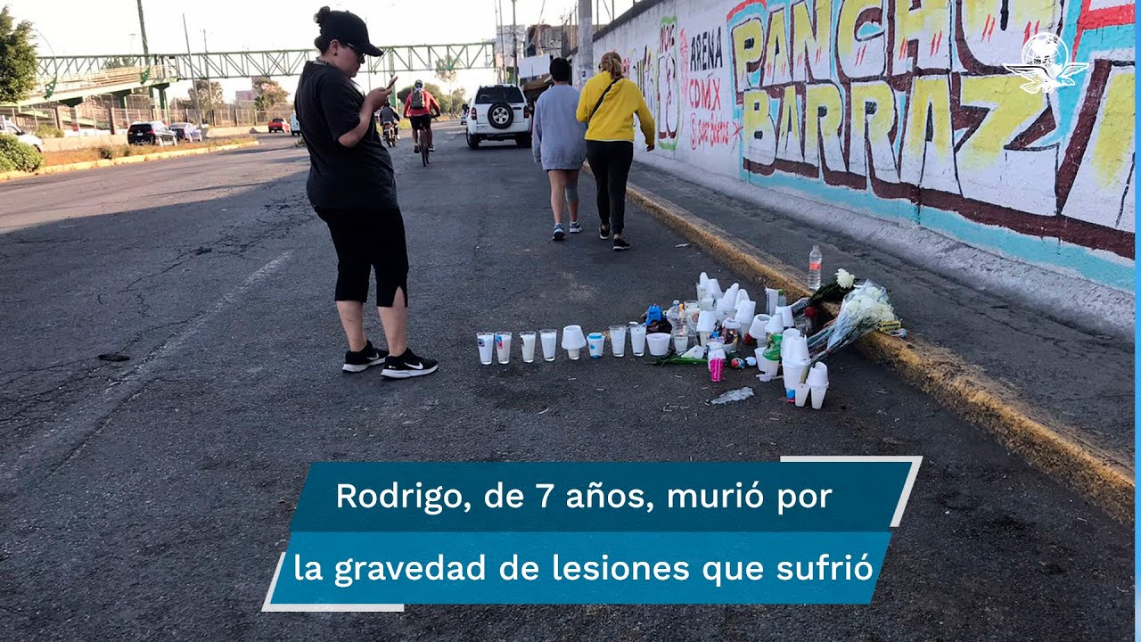 Hacen memorial a menor atropellado en avenida Central con juguetes y flores