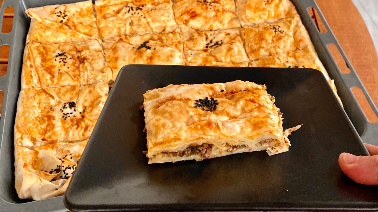 NEFİS EN KOLAY BÖREK TARİFİ BU HAZIR YUFKADAN KIYMALI TEPSİ BÖREĞİ TARİFİ NEFİF YEMEK TARİFLERİ
