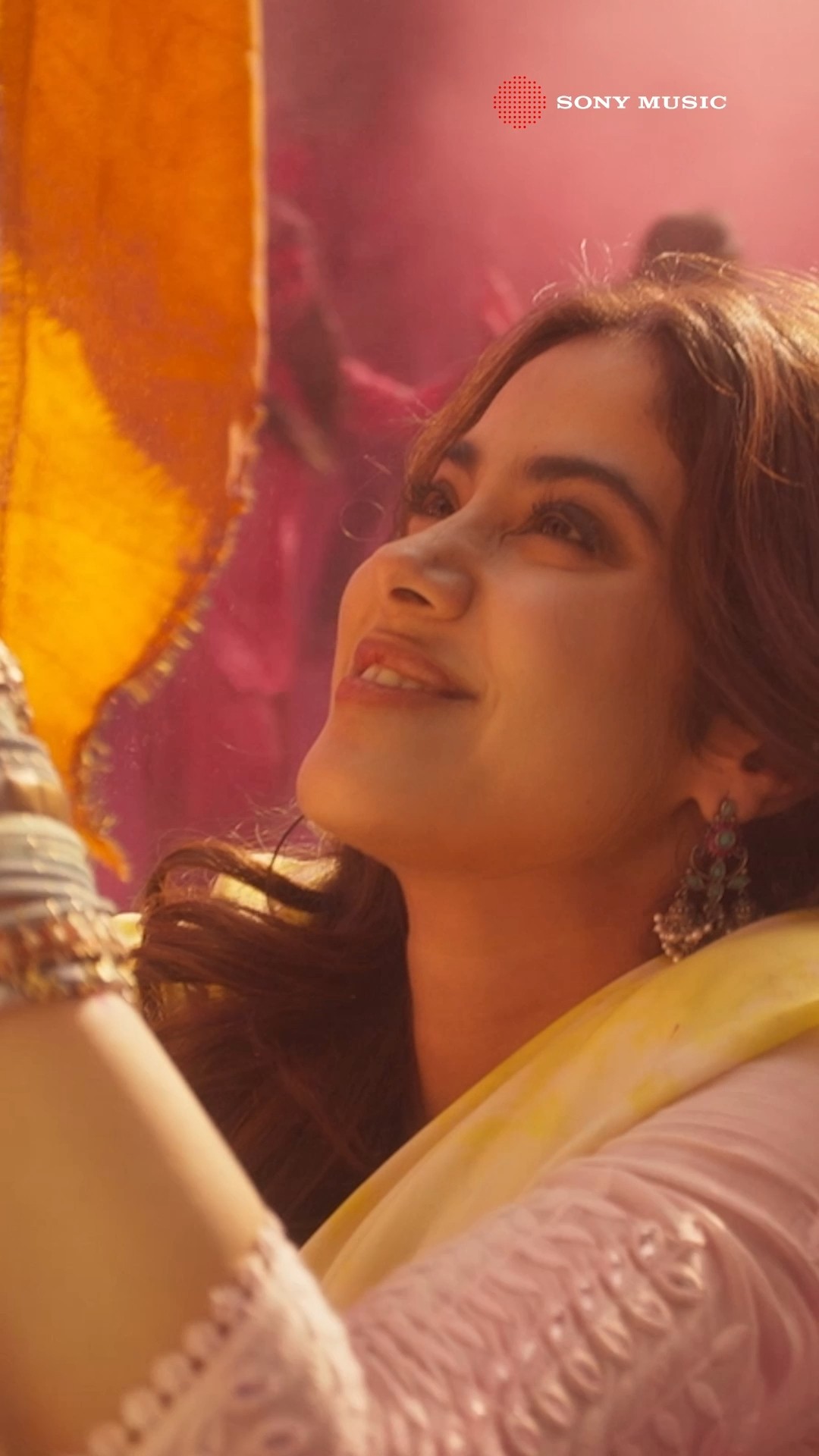 Heartfelt moments, unforgettable melodies. ? #dekhhatenu #janhavikapoor #rajkummarrao