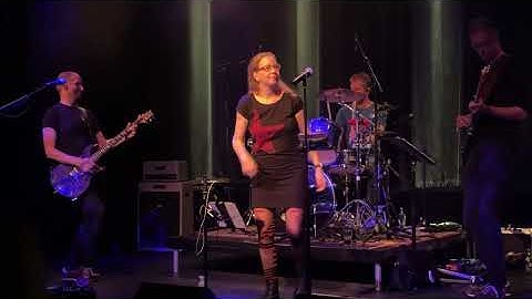 Crowd Control in HAL015 (8-11-2025) - Fake plastic trees