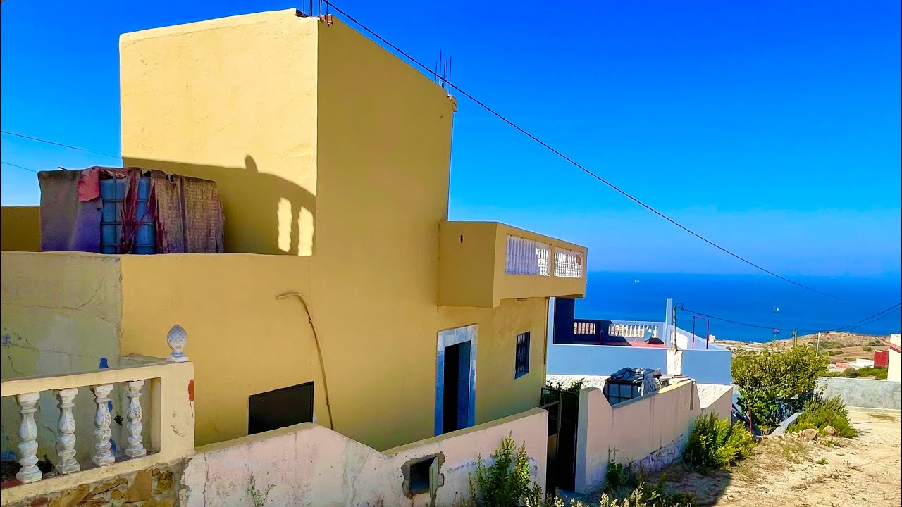 دار وغريسة رائعة مطلة على البحر واصل الماء والكهرباء 0703640826 نواحي القصر الصغير طنجة