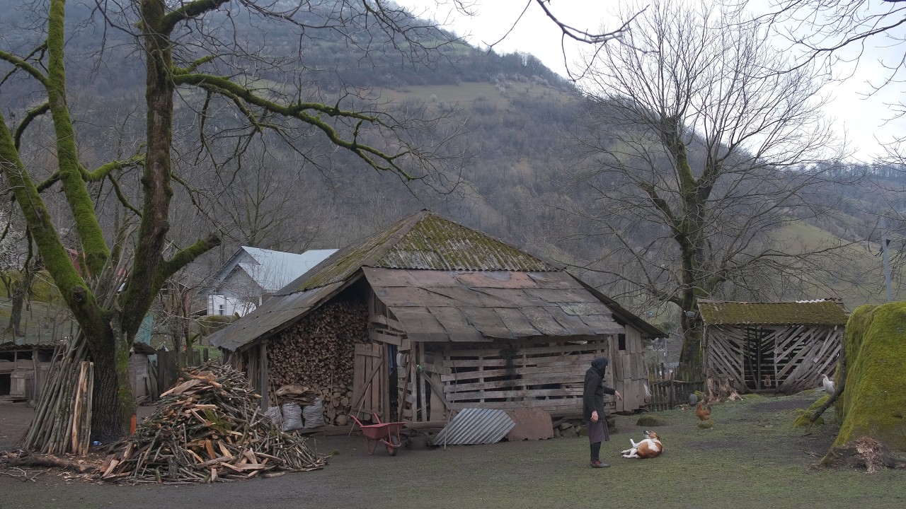 Отрезанная от мира — самодостаточная жизнь пожилой женщины в горах.