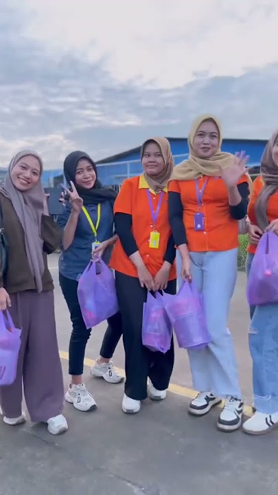 PT. HWASEUNG INDONESIA Bersama mbak mbak HWI 😁  Ijin REPOST ya kak : rosalailaaa  #pabrikjepar