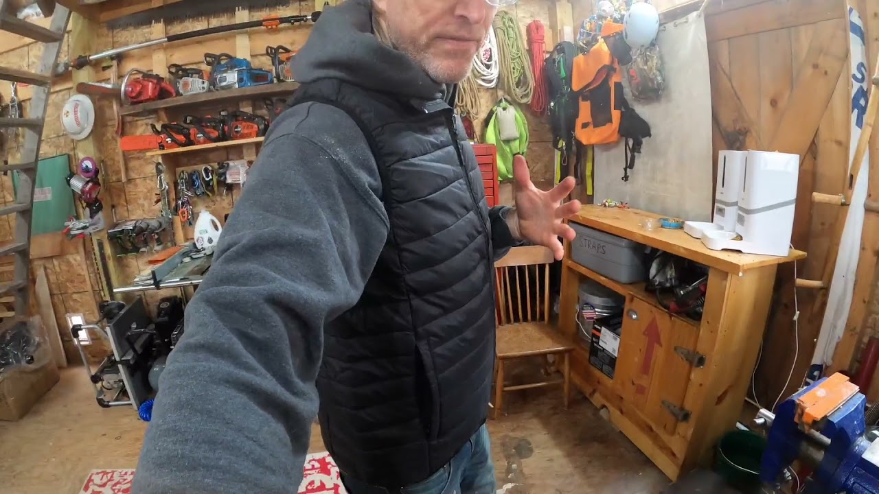 Amazon Essentials Men's Lightweight Water Resistant Packable Puffer Vest Review