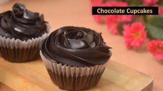 चॉकलेट आइसिंग के साथ बनाये ये बच्चो का फेवरेट कपकेक्स - Chocolate Cupcakes With Chocolate Icing