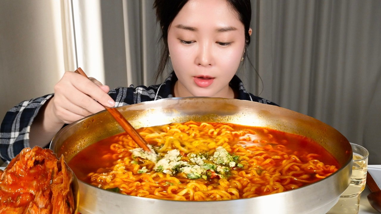 Трудно выбрать 🍜🔥 Рамен Uji + острый рамен Yeol | Mukbang ASMR