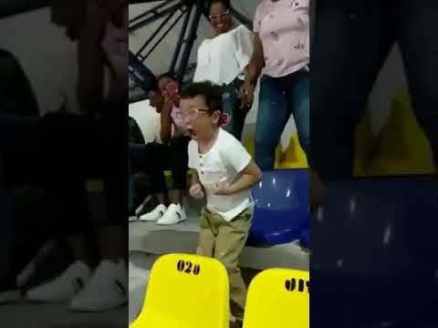 camera iphone 8 plus apk Est regarder la réaction du petit 😂😂😂😂