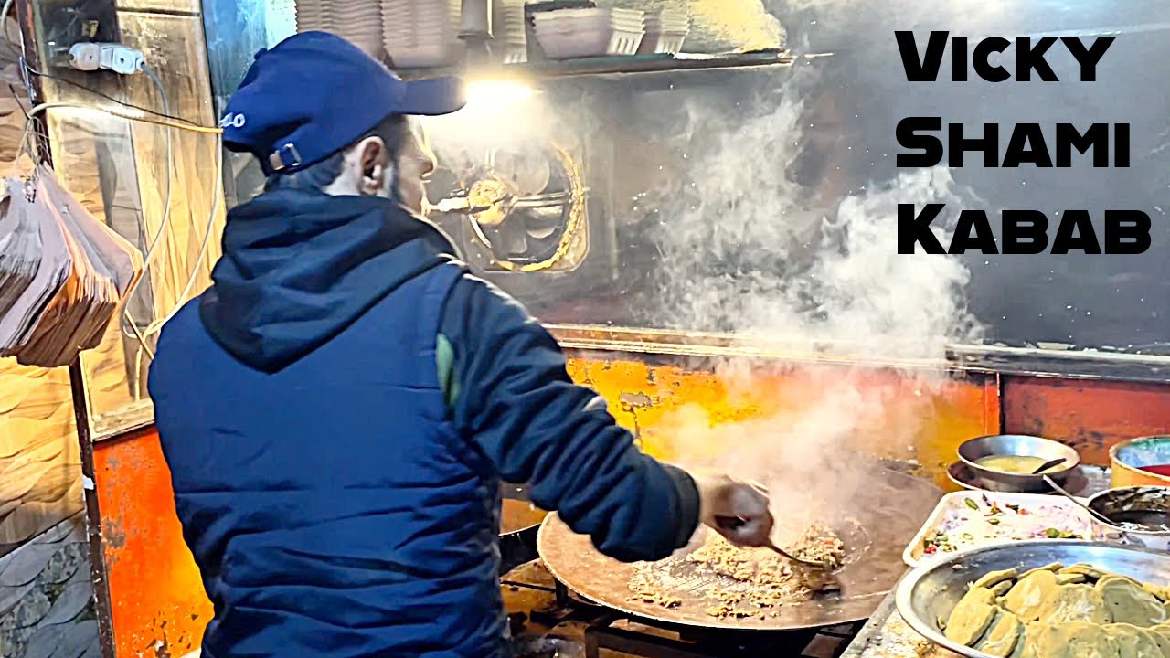 Vicky Shami Kabab, Arayi Food Chaat, Ajj dekha Jannat ka Phal, aur phir humne pi Kashmiri Sabz Chai!
