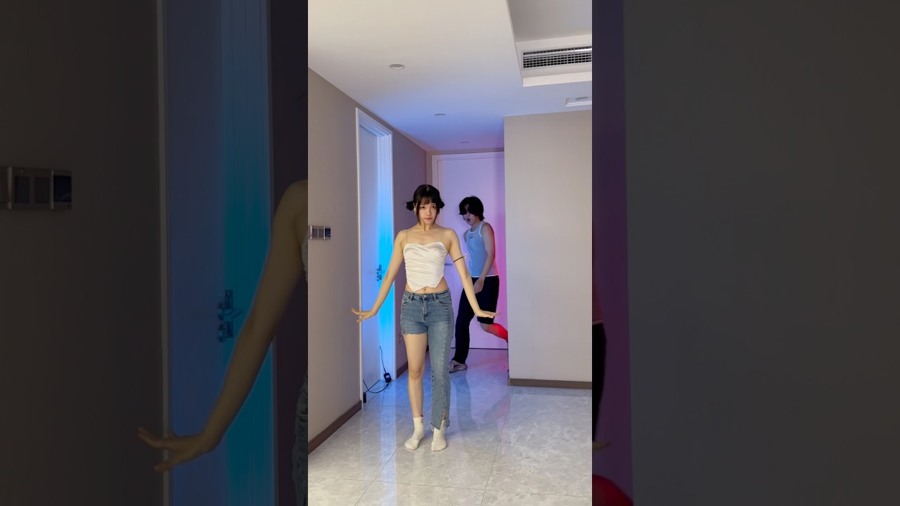 See the ending🐱:What did I just see? #dance #couple #funny #zoey