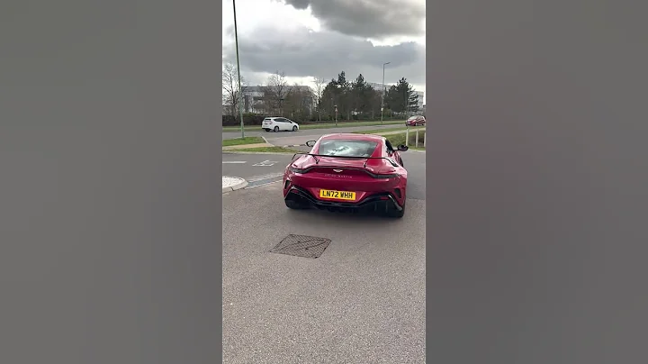 NEW Aston Martin V12 Vantage unleashed on the road! #shorts - 天天要聞