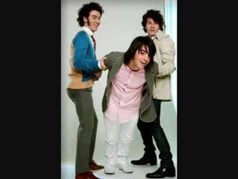 Jonas Brothers-Love Bug w/lyrics HQ