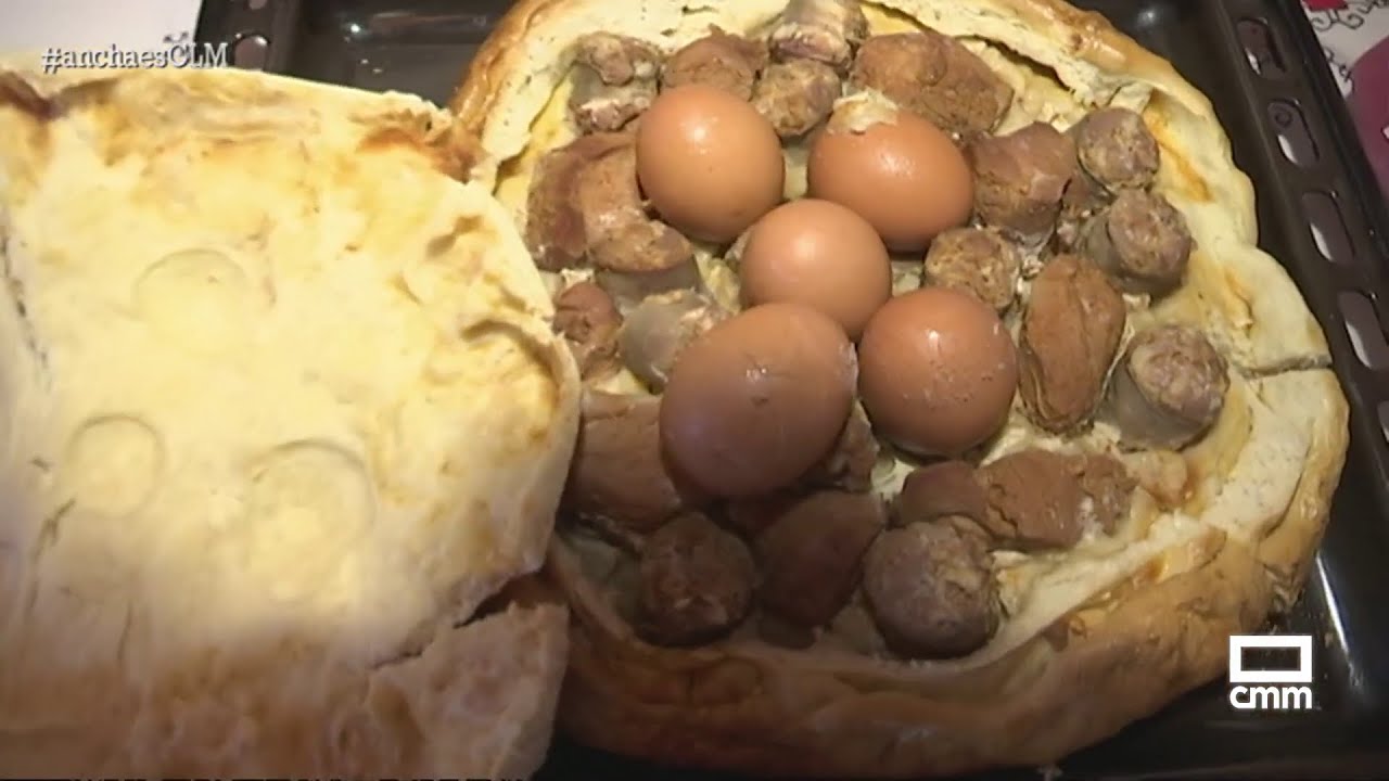 Los vecinos de Lagartera cocinan hornazo por San Marcos | Ancha es Castilla-La Mancha