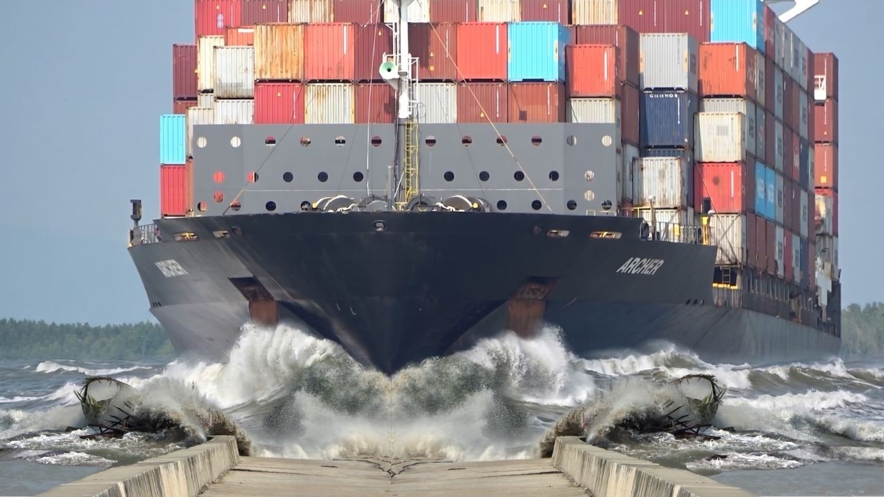 ⚠️ Massive Waves! Everything Gets Swept by a Turning Container Ship in ...