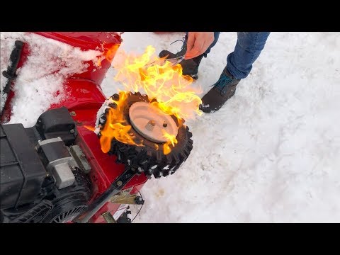 Видео: Как накачать шину снегоуборочной машины?