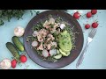 Салат с микрозеленью и тунцом