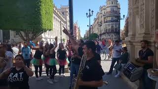 La Charanga de Sevilla. Éxito en el centro de Sevilla.