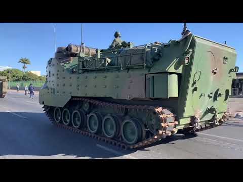 Desfile militar na Esplanada em dia de voto impresso