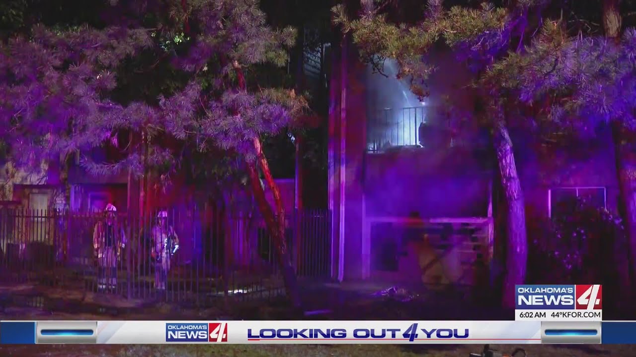 Firefighters battle apartment fire in NW Oklahoma City - YouTube