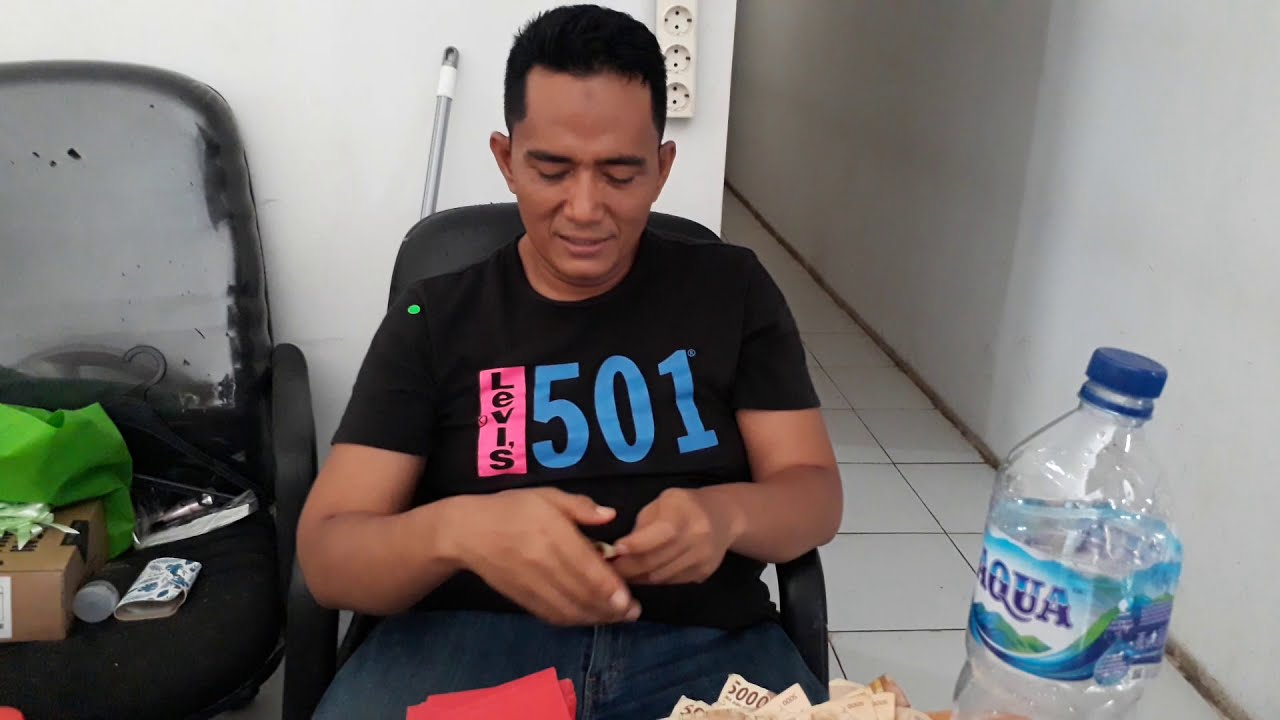 Persiapan suting Matkiding: masukin duit ke angpao