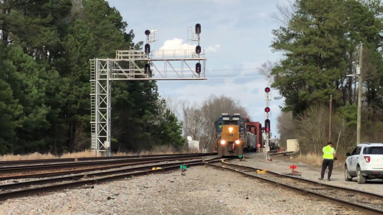 CSX F713-28 w/ an SD40-2 leader pulls into Milan Yard in Fayetteville NC