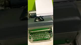 Remington Rand antique typewriter. Price 7000. For purchase Call or WhatsApp 9073530718.