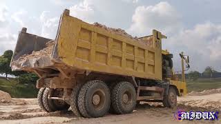 Dam Truk Jasin Contruction Leveling The Pond With A Pile Of Soile