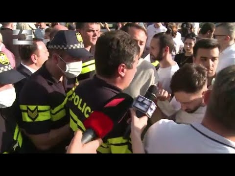 შეწყვიტეთ პენსიონერების ძარცვა! - ხმაურიანი აქცია „ლიბერთი ბანკის“ სათაო ოფისთან