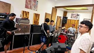 Tipe X  Hujan  Iclik X  cover 