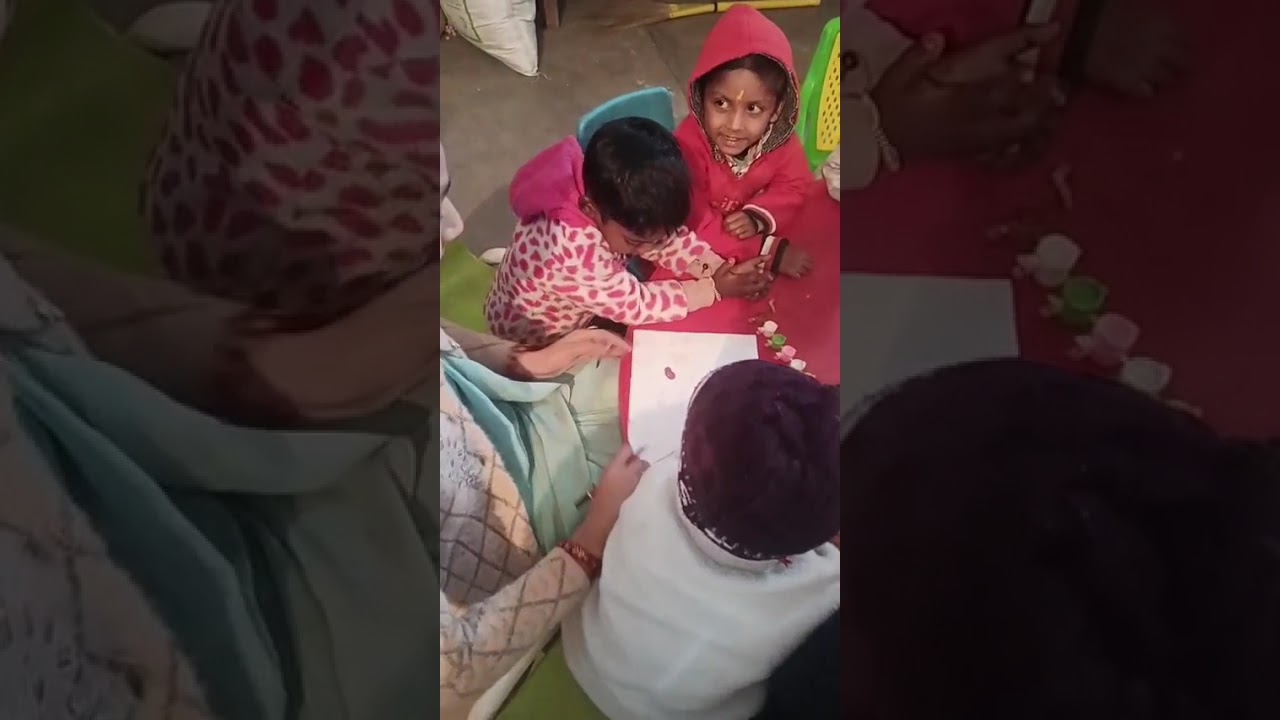 रंगों से उंगलियों की छाप 