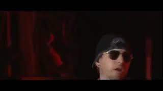 Avenged Sevenfold Johnny Christ flips Synyster Gates off