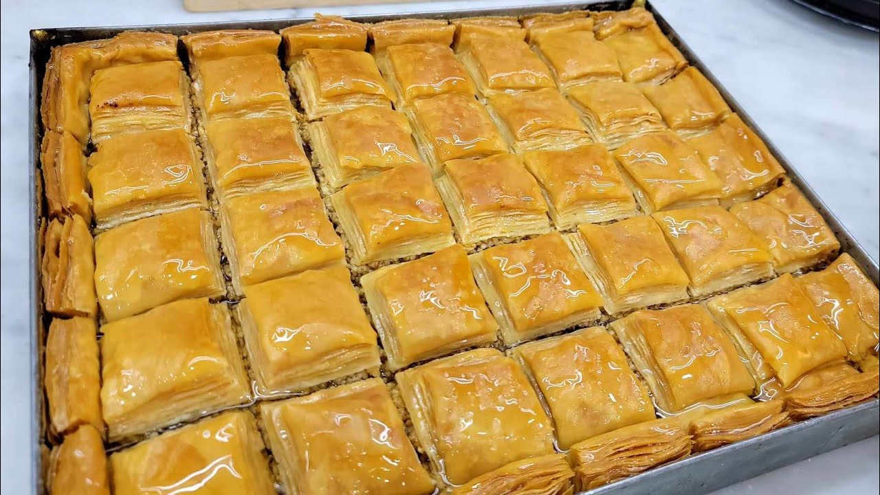 بقلاوة جزائرية تقليدية مع سر احمرارها وتوريقها بدون آلة توريق مقادير مظبوطة معسلة  للقلب وحشو طري❌️