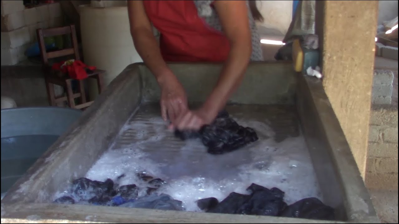 veneno zorro Alegaciones Lavando ropa a mano, técnica fácil rápido y práctico en casa  @LasCuriosidadesdeMarcelina - YouTube