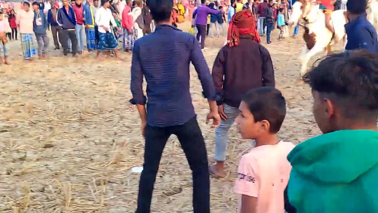 আজকের সোমবার মাছ পুকুরে মাঠে ঘোড়া দৌড় ভালো লাগলে লাইক করবেন