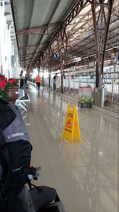 story wa liburan naik kereta #storywa #stasiun #stasiunpurwokerto #healing